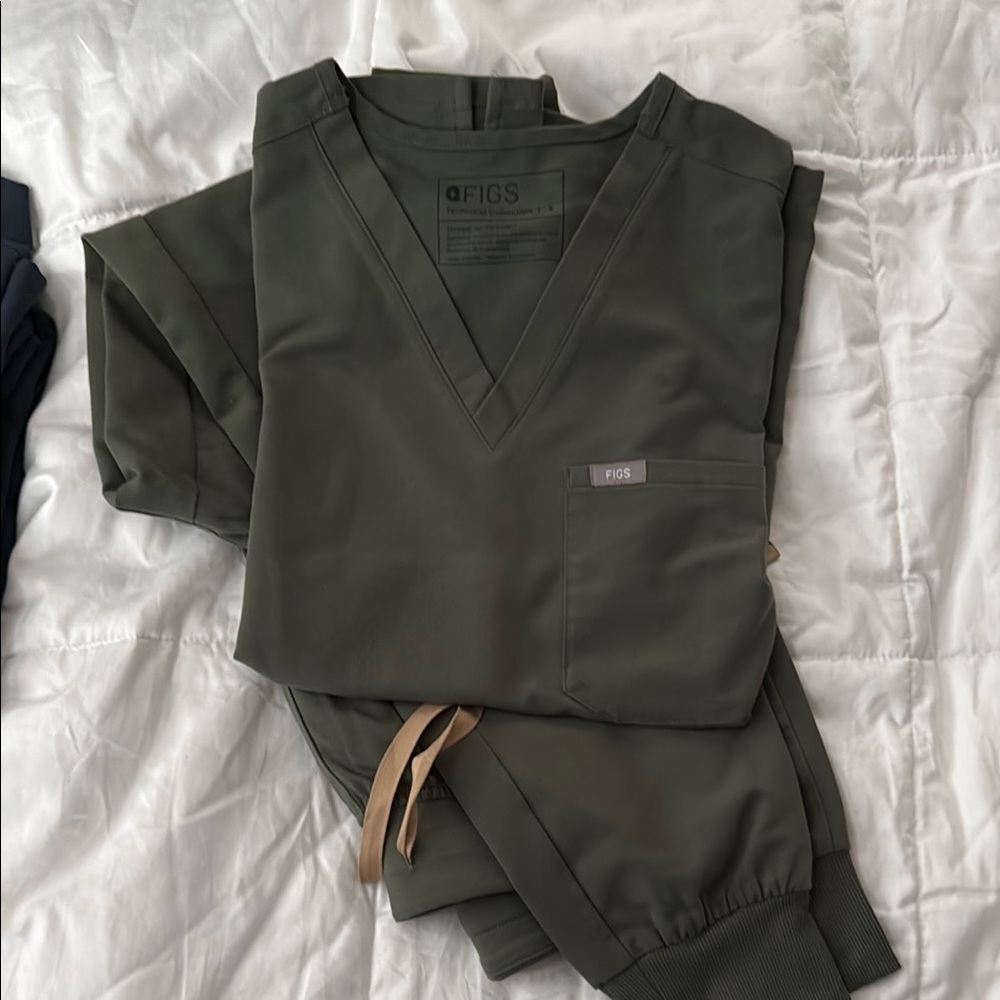 Figs Scrub Set